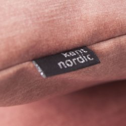 Kantnordic Mila Blossom 48x48 - ferskenfarvet velourpude